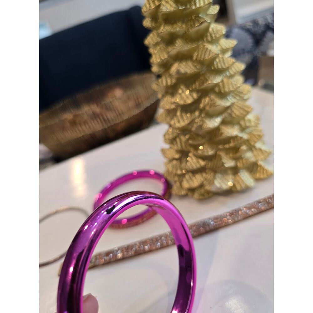 3 pink bracelets - Picture 7 of 7